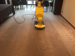 フロアクリーニング