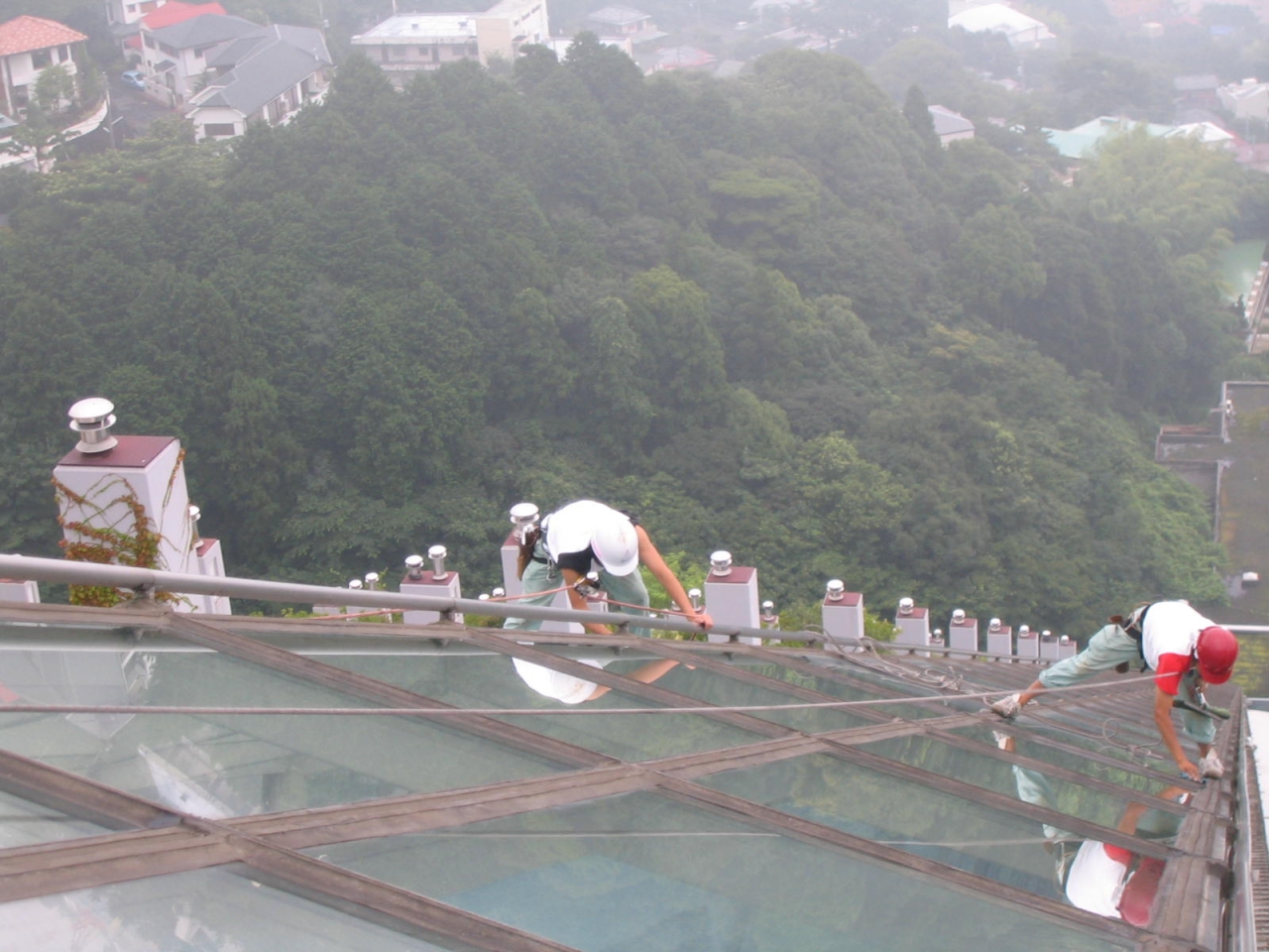 高層ビルガラス清掃